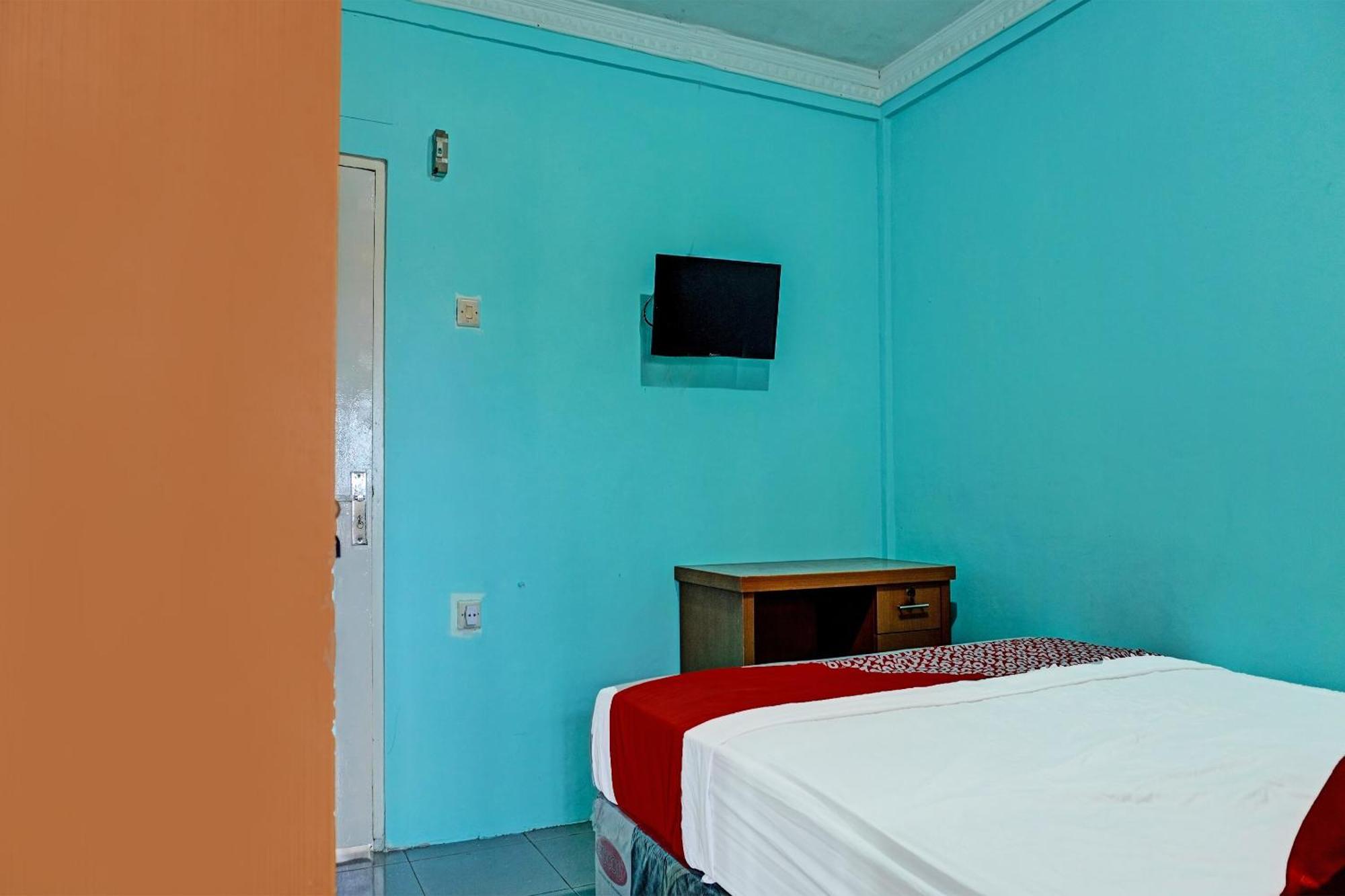 Oyo 91731 Home Stay Elis Cateliya Syariah Karawang Eksteriør bilde