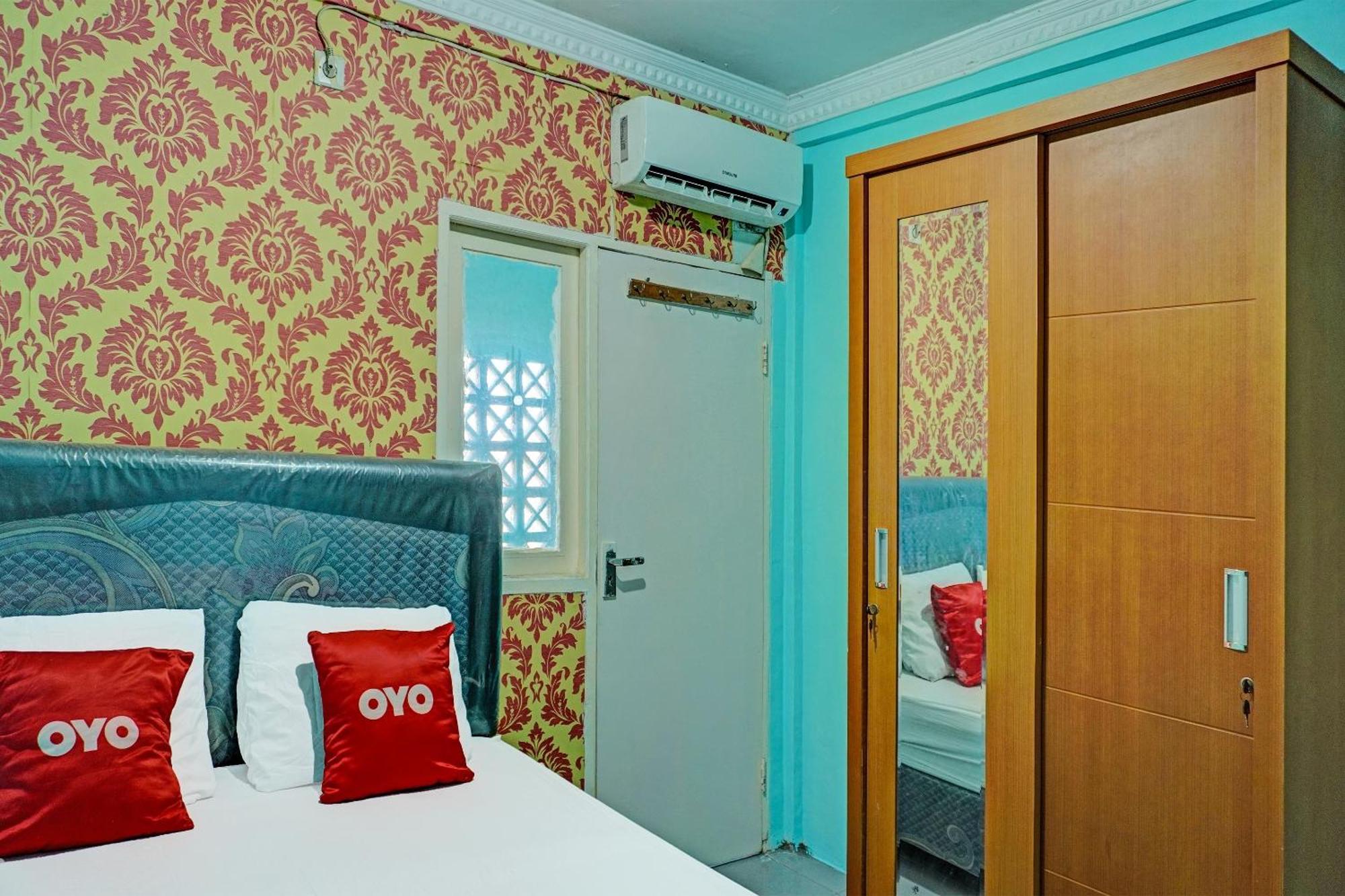 Oyo 91731 Home Stay Elis Cateliya Syariah Karawang Eksteriør bilde