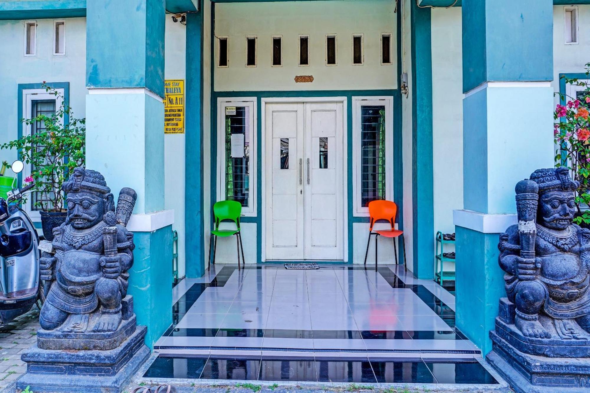Oyo 91731 Home Stay Elis Cateliya Syariah Karawang Eksteriør bilde