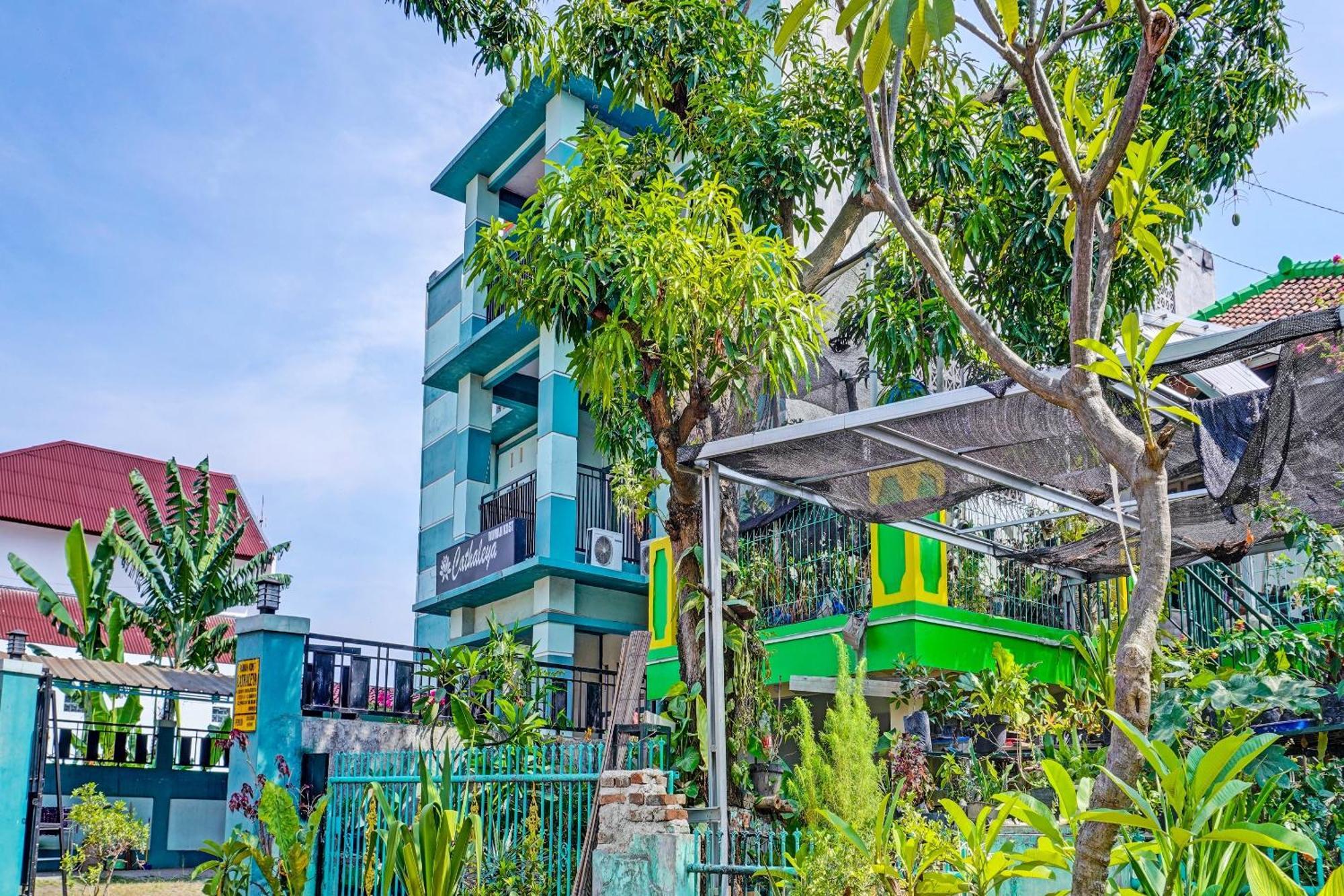 Oyo 91731 Home Stay Elis Cateliya Syariah Karawang Eksteriør bilde