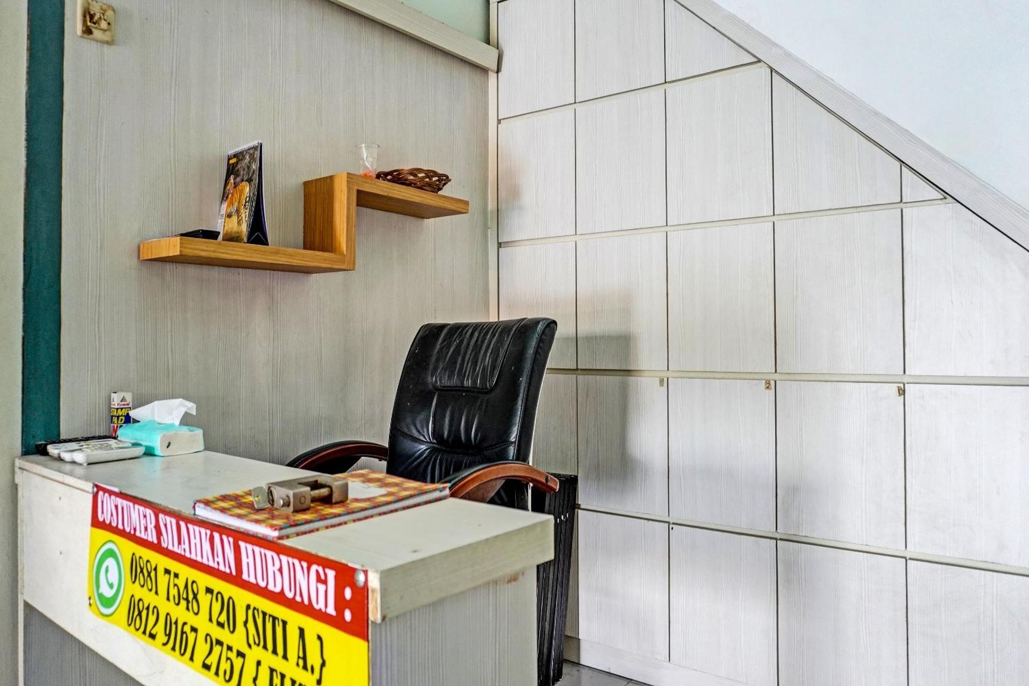 Oyo 91731 Home Stay Elis Cateliya Syariah Karawang Eksteriør bilde