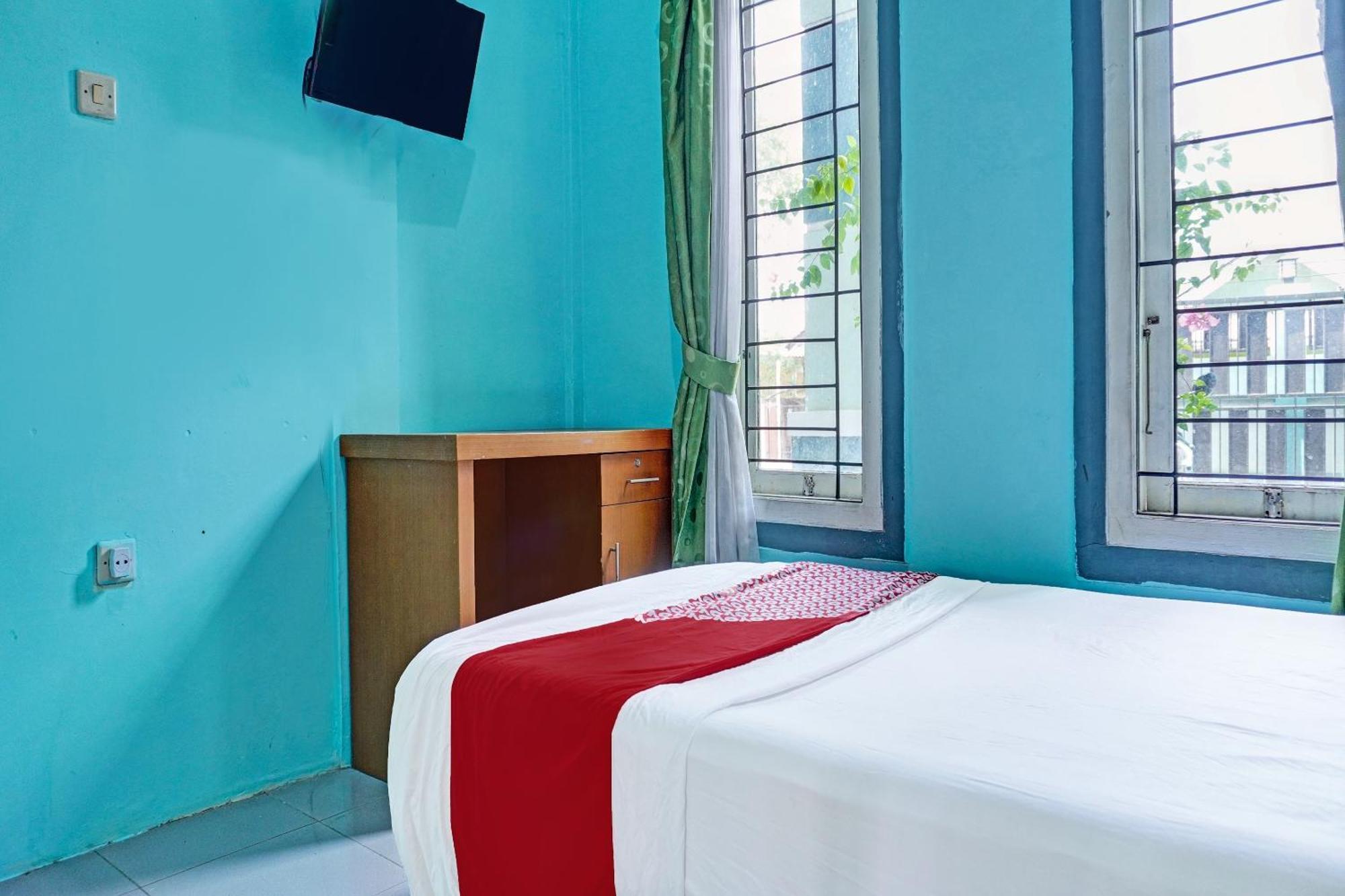 Oyo 91731 Home Stay Elis Cateliya Syariah Karawang Eksteriør bilde