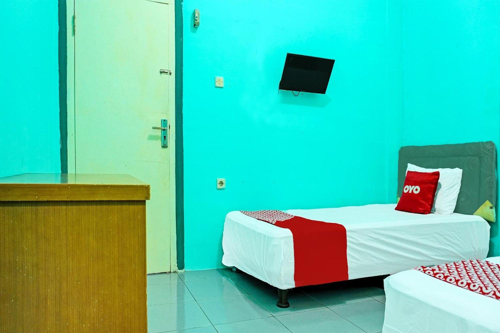 Oyo 91731 Home Stay Elis Cateliya Syariah Karawang Eksteriør bilde