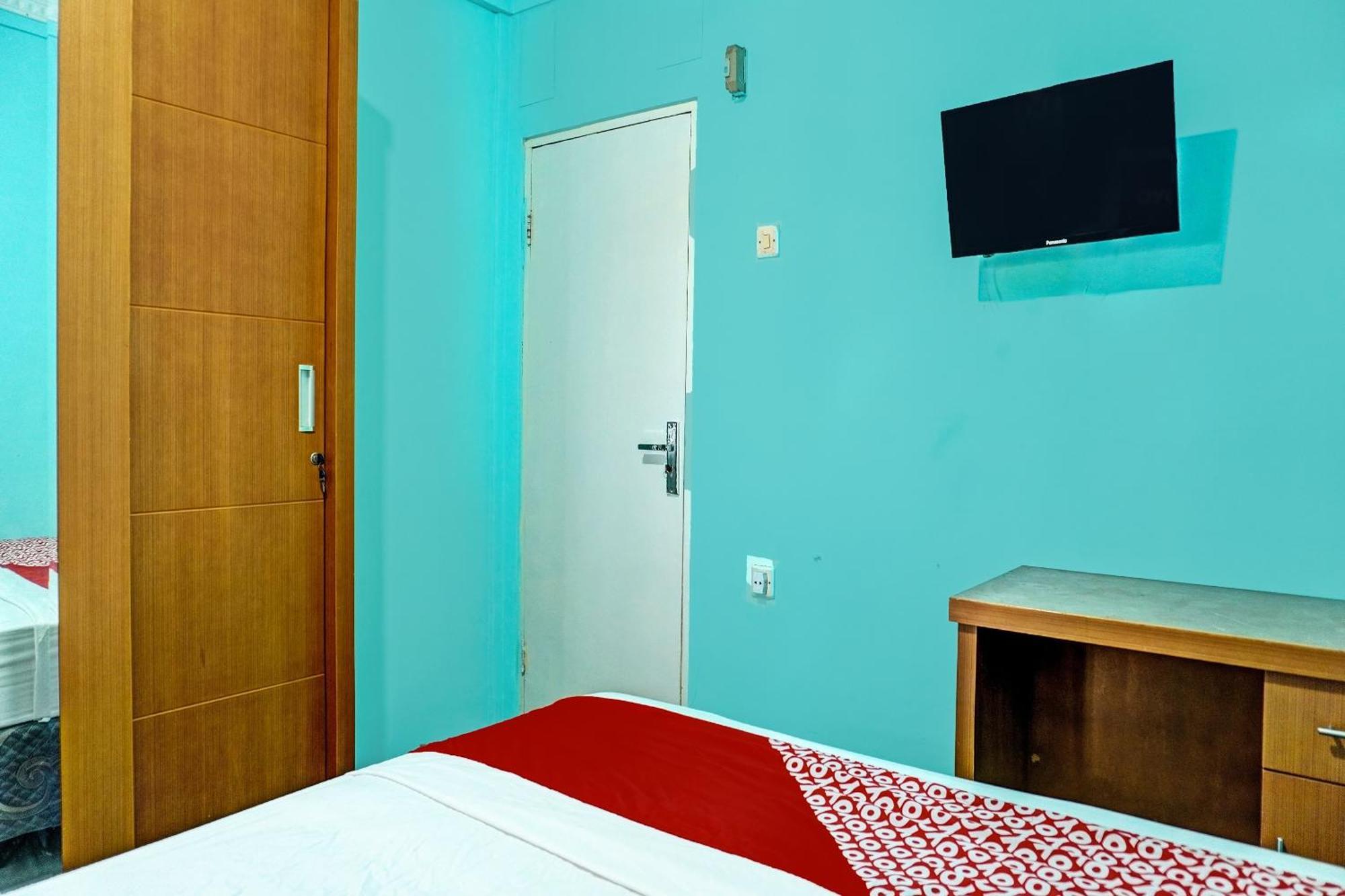 Oyo 91731 Home Stay Elis Cateliya Syariah Karawang Eksteriør bilde