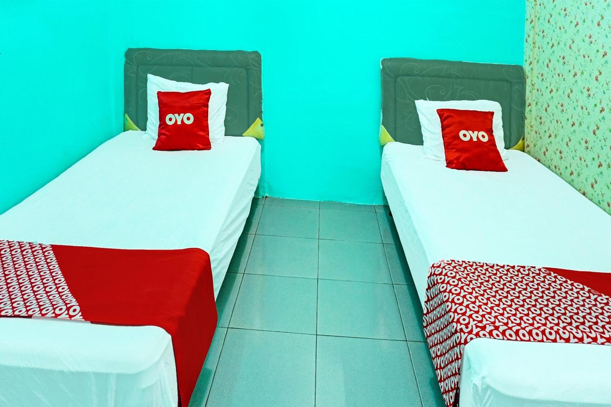 Oyo 91731 Home Stay Elis Cateliya Syariah Karawang Eksteriør bilde