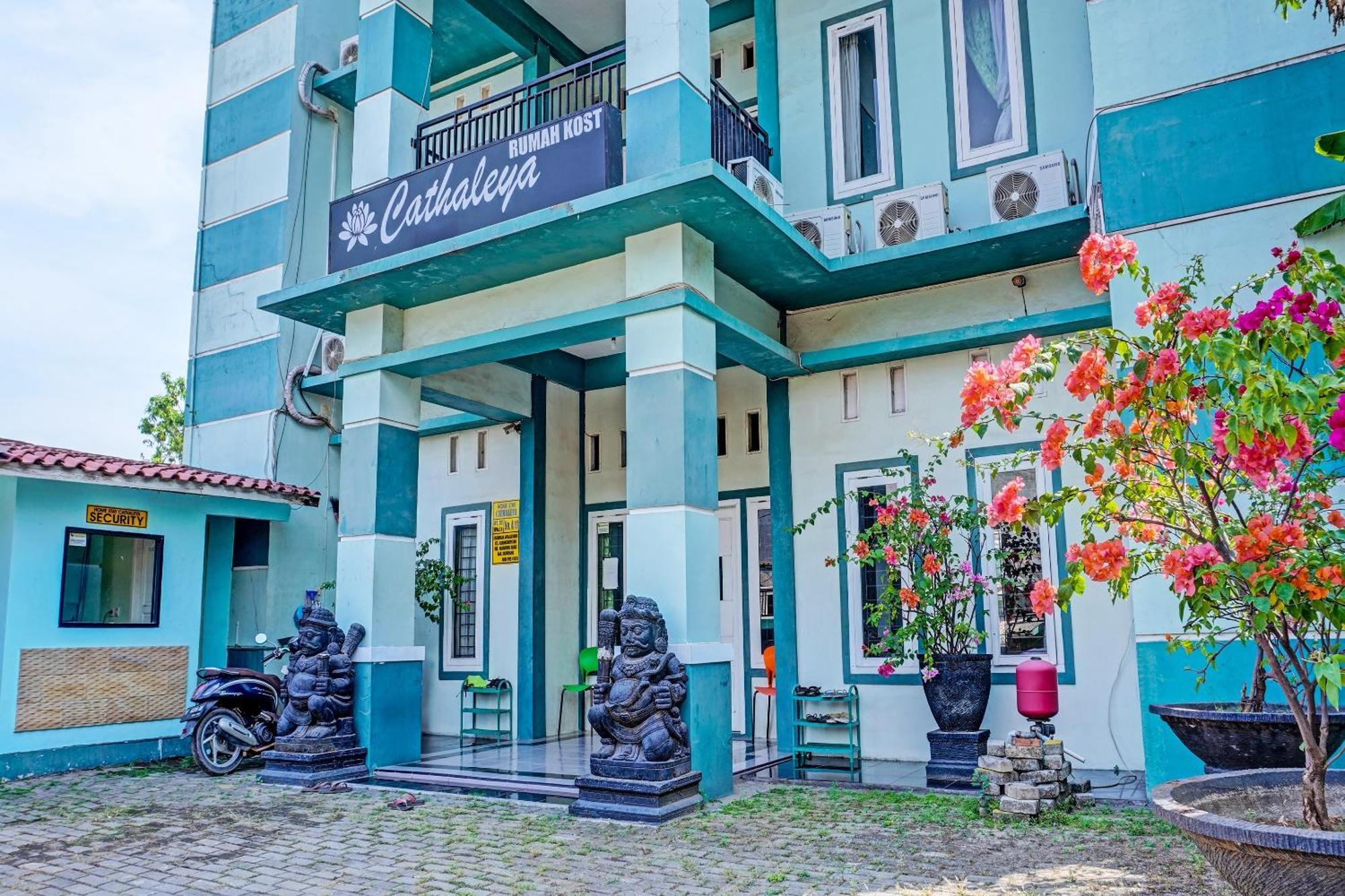 Oyo 91731 Home Stay Elis Cateliya Syariah Karawang Eksteriør bilde